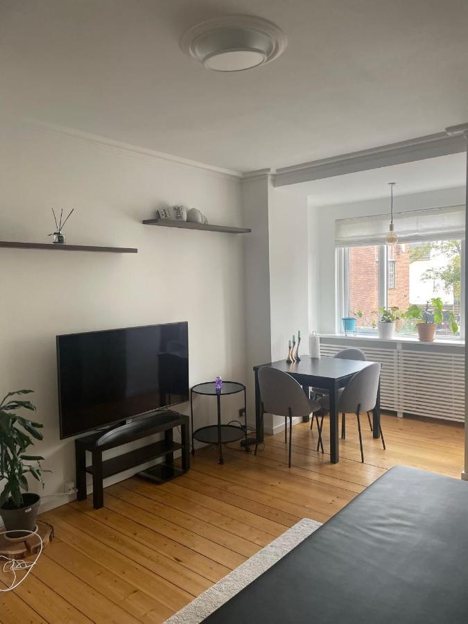 Homestay Private Spacious In Shared Apartment, Amager